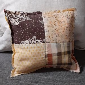 Neutral Vtg Quilt Pillow